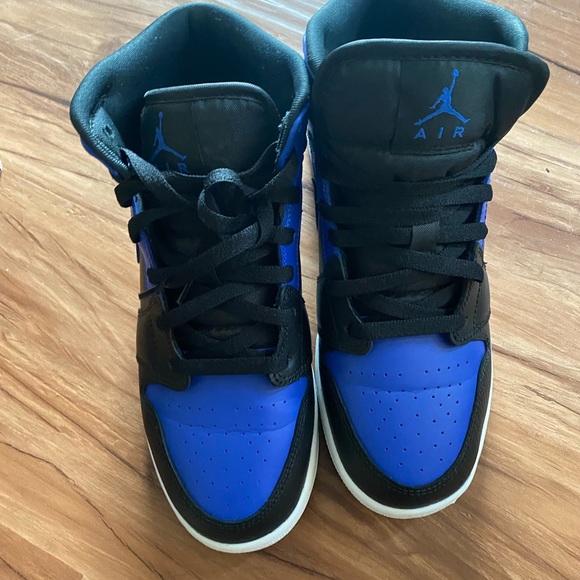 Brand new jordan 1 mid - Picture 3 of 11